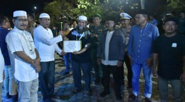 WABUP ISMAIL SAMBUT KEDATANGAN 172 JAMAAH HAJI ACEH TAMIANG DINI HARI TADI