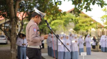 Polisi Saweu Sikula: Edukasi Operasi Patuh Seulawah 2025 ke Siswa MAN Lhokseumawe