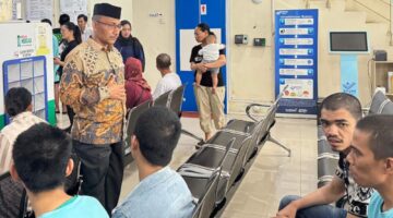 Haji Uma Fasilitasi Pemulangan 12 TKI Aceh dari Batam ke Kampung Halaman, Juga Dibantu BP3MI Aceh