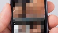 Ket foto : ilustrasi medsos yang menampilkan umbaran aurat. (Doc)
