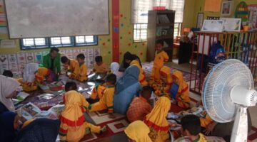 TIM KKN kelompok 35 IAIN Langsa Ajarkan Anak Sejak Dini PHBS Dan Baca Buku