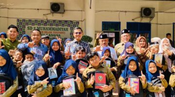 Wali Kota Langsa Tebarkan Senyum, Bantuan Tas Sekolah untuk SD 2 Muhammadiyah