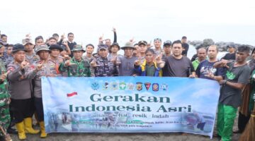 Polres Lhokseumawe Bersama TNI dan Pemda Setempat Bersihkan 1 Km Pantai Ujung Blang Dukung Gerakan Nasional ASRI