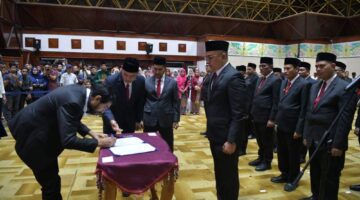 Muzakir Manaf Lantik 25 Pejabat Eselon II, Perkuat Struktur Aceh