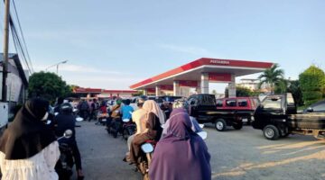 Apa yang Membuat BBM Kembali Langkah? Antrean Panjang di SPBU Reuleut Bireuen Picu Kemacetan