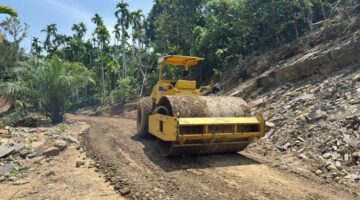 Pastikan Pekerjaan Maksimal, Kasdim 0111/Bireuen Tinjau Pembangunan Jalan TMMD.