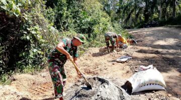 Pembuatan Tugu Prasasti TMMD Ke-127, Simbol Kemanunggalan TNI dan Masyarakat di Jeumpa Sikureung.