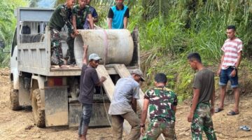 Satgas TMMD dan Warga Turunkan Gorong-Gorong, Demi Akses Jalan yang Lebih Baik.