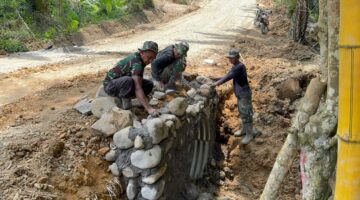 Satgas TMMD Ke-127 Kodim 0111/Bireuen Lanjutkan Pemasangan Batu Aramco di Titik Pertama