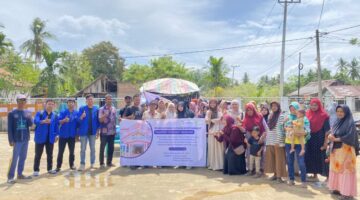 Atasi Krisis Air Pasca Banjir, Dosen Universitas Samudra Bagikan Alat Filtrasi Portabel di Desa Geudham