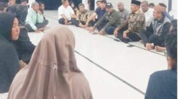 Sahur Bersama Pengungsi, Bupati Bireuen Tunjukkan Kepedulian Langsung kepada Korban Banjir