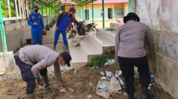 Pasca Bencana Banjir Bandang, Polres Aceh Tamiang Terus Bekerja Membersihkan Fasilitas Umum dan Tempat Tempat Ibadah
