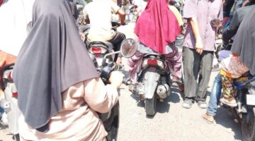 Ratusan Warga Memadati Area Lapak Meugang Hari Pertama Di Bireuen.