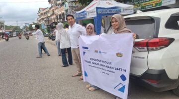 FIFGROUP Cabang Lhokseumawe Bagikan Takzil kepada Masyarakat.