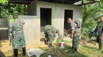 Satgas TMMD Laksanakan Pengecatan Balai Pengajian Bustanul Falah Assamdiah di Jeumpa Sikureueng.