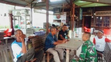 Pererat Hubungan Dengan Masyarakat, Babinsa Gelar Komsos Bersama Warga