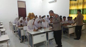 Kasat Binmas Polres Aceh Timur Sosialisasikan E-Learning ke Siswa SMAN 2 Idi Rayeuk, Dorong Belajar di Luar Sekolah
