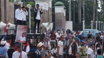 Demo Di DPR Dan Mabes POLRI Mahasiswa Dan Masyarakat Tuntut RDPU Kan Kasus Rahmadi 