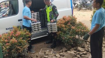 Babinsa Dampingi Pendistribusian Makan Bergizi gratis Di SMP Negeri 4 Bendahara