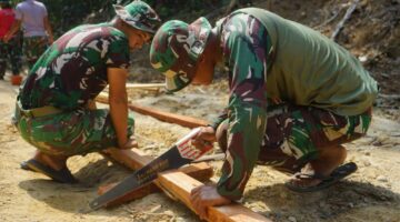 Demi Warga Cepat Rasakan Manfaat, Satgas TMMD Kebut Papan Mal Plat Beton di Sekerak