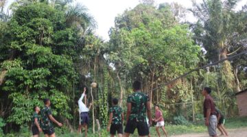 Cangkul Direbahkan, Bola Voli Diangkat: Hangatnya TMMD 128 Saat Satgas dan Warga Alue Canang Adu Smash