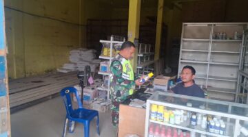 Babinsa Koramil 04/Bendahara Pantau Ketersediaan Dan Harga Pupuk