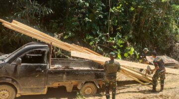 TMMD 0117/Aceh Tamiang Gaspol, Satgas dan Warga Gotong Royong Bikin Mal Plat Beton