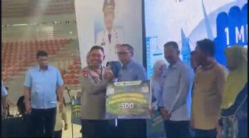 Peringatan May Day Kondusif, Kapoldasu Sumbang Hadiah Motor