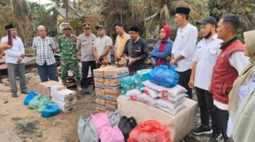 Babinsa Tak Pernah Tinggalkan Rakyat, Sertu Agus Kawal Bantuan untuk Korban Kebakaran di Aceh Timur