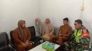Koramil 08 rantau melalui Babinsa Perkuat Sinergi Dengan Perangkat Desa Melalui Komsos