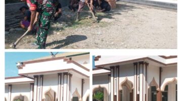 Babinsa Bersama Warga Gotong Royong Bersihkan Masjid Al-Munawar di Desa binaan