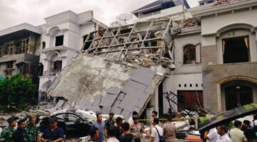 Kehancuran Rumah Mewah di Grand Polonia Menjadikan Enam Orang Terluka Parah