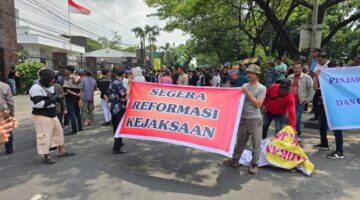 Diwarnai Aksi Bakar Ban, AMPH Sumut Desak Kejagung Penjarakan Mantan Jampidsus