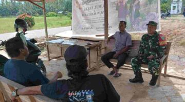 Babinsa Koramil 18/Bda Perkuat Komunikasi dan Kebersamaan Bersama Warga Melalui Komsos
