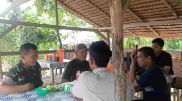 Danramil 08 Rantau melalui Babinsa Semangat Melaksanakan Komsos Di Desa Binaannya