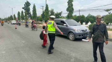 Pastikan Zona Aman Sekolah Lancar Dan Tertib, Sat Lantas Polres Aceh Tamiang Lakukan Pengaturan Arus Lalulintas