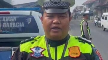 Bukan Sekedar Pantauan, Polisi Turun ke Jalan ! Sat PJR 2 Ditlantas Polda Sumbar Kawal Arus di Simpang Batu Palano – Koto Baru