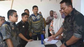 Wali Kota Langsa Tinjau Langsung Proses Penyaluran Jadup dan Sapa Warga di Lokasi
