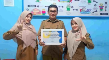 Diskomdigpus Langsa terima piagam penghargaan Terbaik dengan persentase pembukaan akun Valas tertinggi .