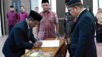 Wakil Bupati Aceh Tamiang Lantik Rahimuddin Amin Seketaris DPRK